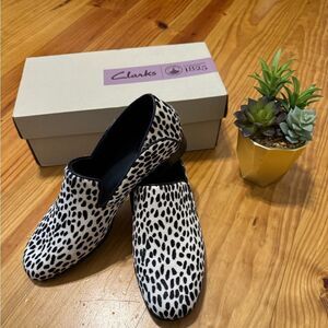 Clarks Pure Viola Leather White Black Loafers Shoes 7.5 US Calf Hair Leopard